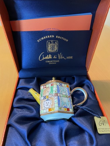 Collectors miniature teapot - miniature,