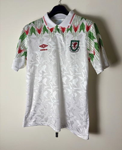Official wales 1990 1992 - wales,