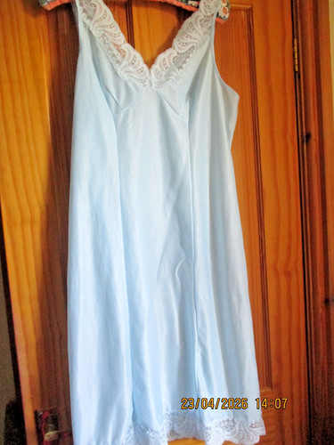 Vintage pretty blue silky - pretty,