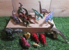 LARGE FABRIC MAT WITH SELECTION OF DINOSAURS