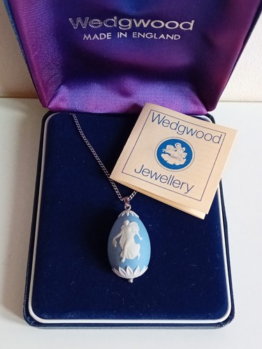 Vintage 1970s wedgewood blue - wedgewood,