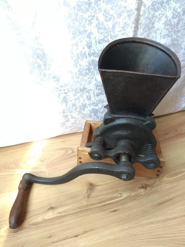 Rare vintage metal mill - rare,