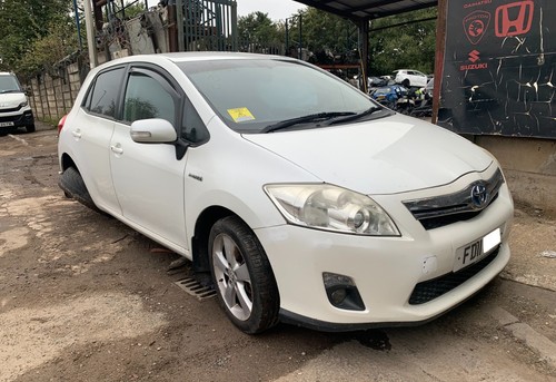 Toyota auris hybrid 2010 - auris,