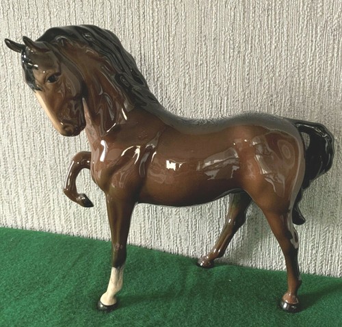 Beswick horse head tucked - head, leg
