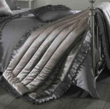 Kylie Minogue IONIA Quilted
