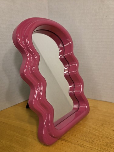 Funky hot pink curvy - hot,