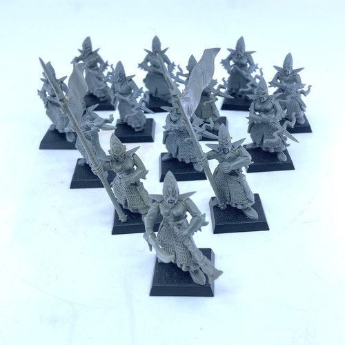 Dark elf with - crossbows,