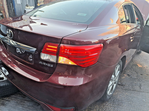 Toyota avensis saloon osr - avensis,