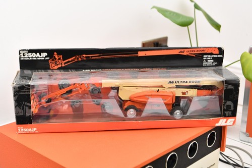 Jlg 1250ajp articulating - 1:32,