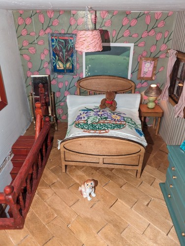 Scale dolls house - dolls,