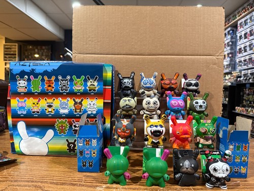 Kidrobot dunny azteca - kidrobot, series