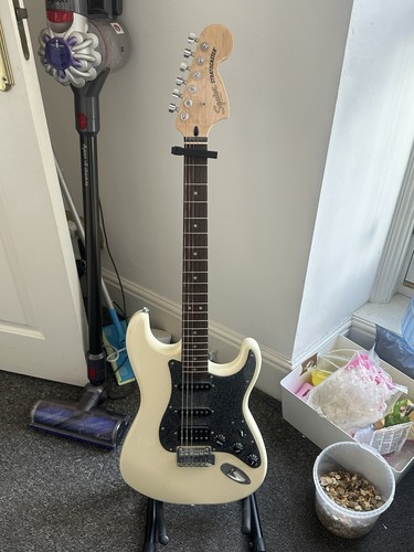 Squier stratocaster solid body - squier,