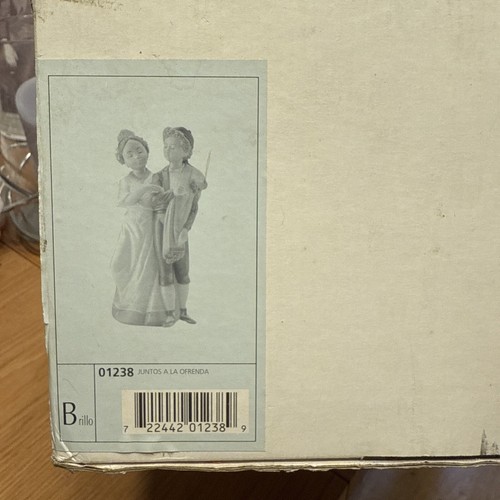 Nao lladro figurines - figurines, chips
