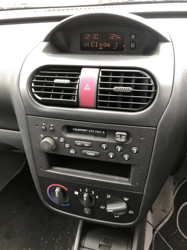 Vauxhall corsa car 2003 - car, radio
