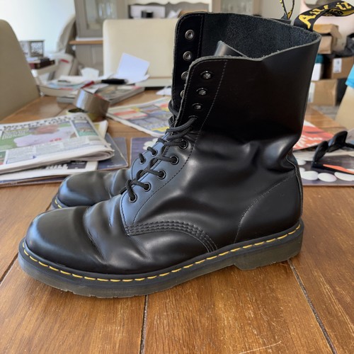 Martens airwair hole - airwair,