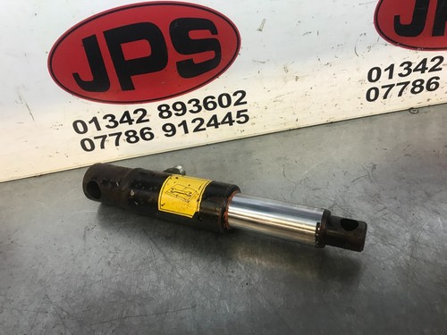 Single acting centre cylinder