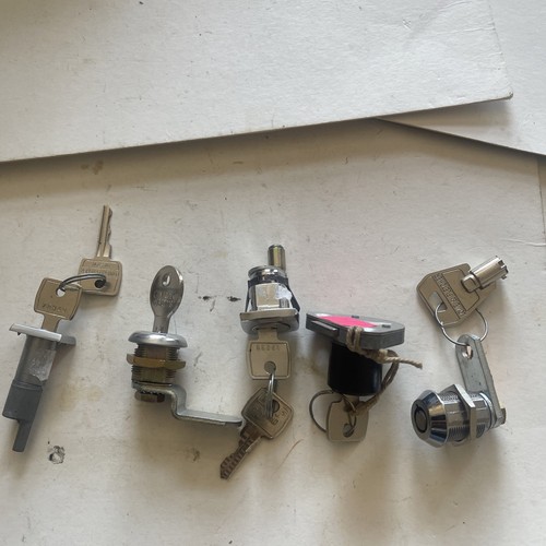 Job lot locks keys - lot:, cam