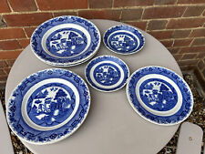 7 x VINTAGE HANCOCKS CORONA WARE Blue Willow plates, saucers etc lot