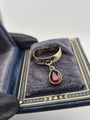 Stunning 9ct yellow gold - 9ct,