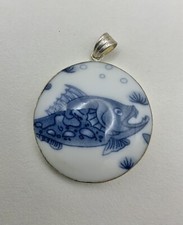 Pendant Vintage Chinese Porcelain Sterling Silver Blue/White Fish Circle Pendant