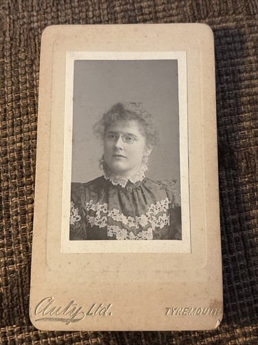 Victorian cdv photo woman - cdv,