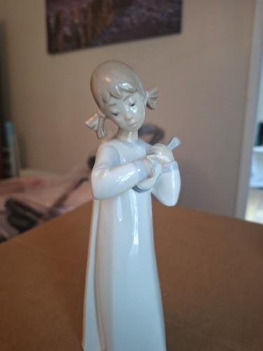 Lladro girl with guitar - lladro, b24f
