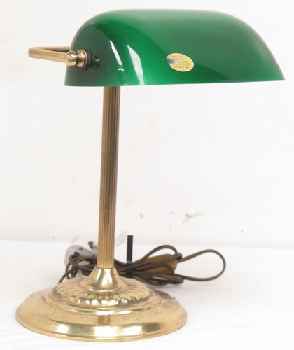 Contrast lighting bankers desk - lighting,