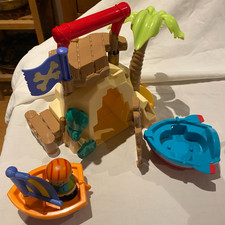 ELC Happyland Plastic Toy - PIRATE ISLAND with 1 Pirate Figure & 2 Boats