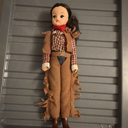 Rare vintage sindy western - rare,