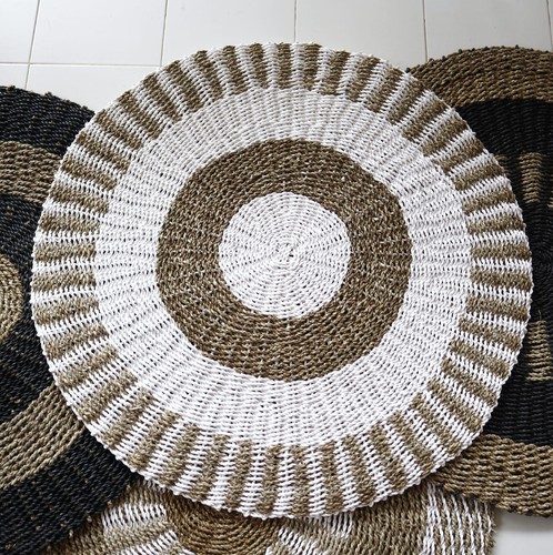 Round seagrass white - &,