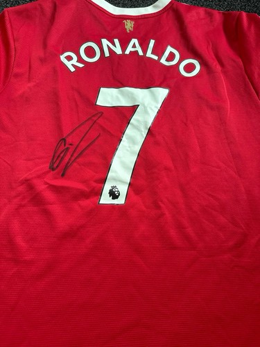 Signed manchester united - 11,