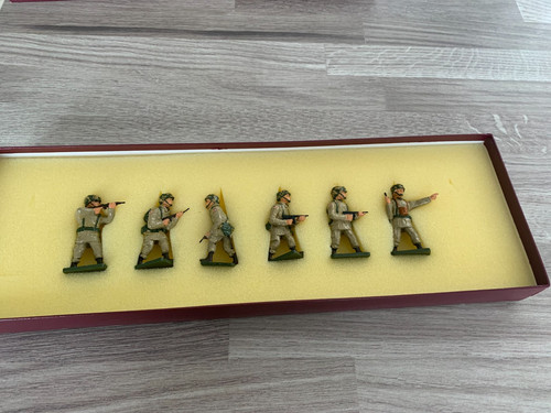 Metal toy soldiers - metal,