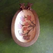 A BRASS BATH ORNAMENT WITH PINK ROSE FLORAL DECOR & TAPS - INDIAN - COLLECTIBLE.