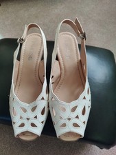 Ladies Pavers Low Wedge Size 7