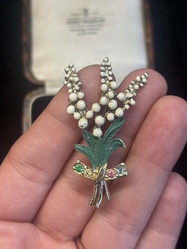 Vintage signed exquisite lucky - signed,