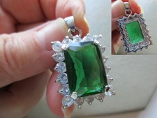VINTAGE 18K 18CT WHITE GOLD PLATED GREEN EMERALD CUT CRYSTAL FOB CHARM PENDANT