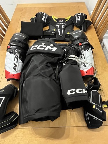 Ccm senior youth hockey kit - senior,