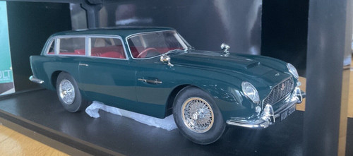 Boxed cult die cast - 1/18,