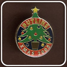 BUTLINS HOLIDAY CAMP CHRISTMAS RANGE XMAS TREE 2005 METAL PIN BADGE