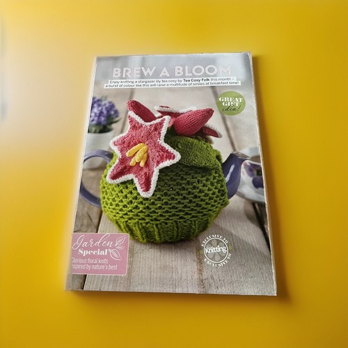 Stargazer lily tea cosy - stargazer,