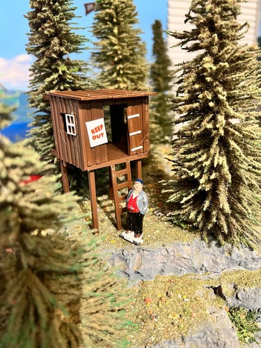Scale tree house hunting - scale, /
