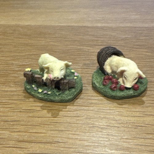 Small pair resin pig - small,