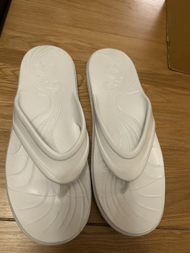 Skechers white flip flops - skechers,
