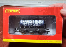 Hornby R6378 Express Dairy 6