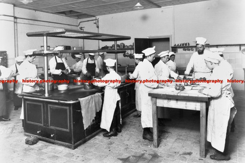 F001727 male cookery students - cookery,