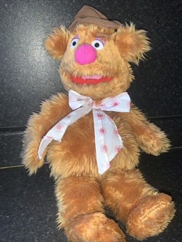 The muppets fozzie bear - -,