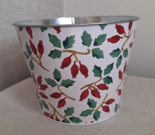 Emma bridgewater holly pattern - bridgewater,