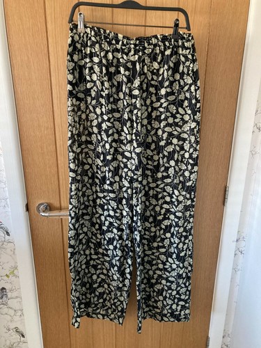 Bnwt zara black - zara, printed
