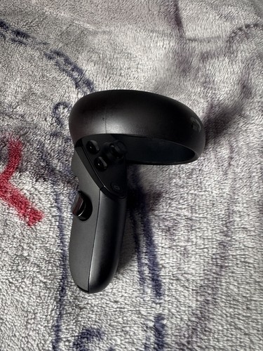 Oculus quest rift s - 1, right