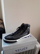 Venice Street and Sportswear